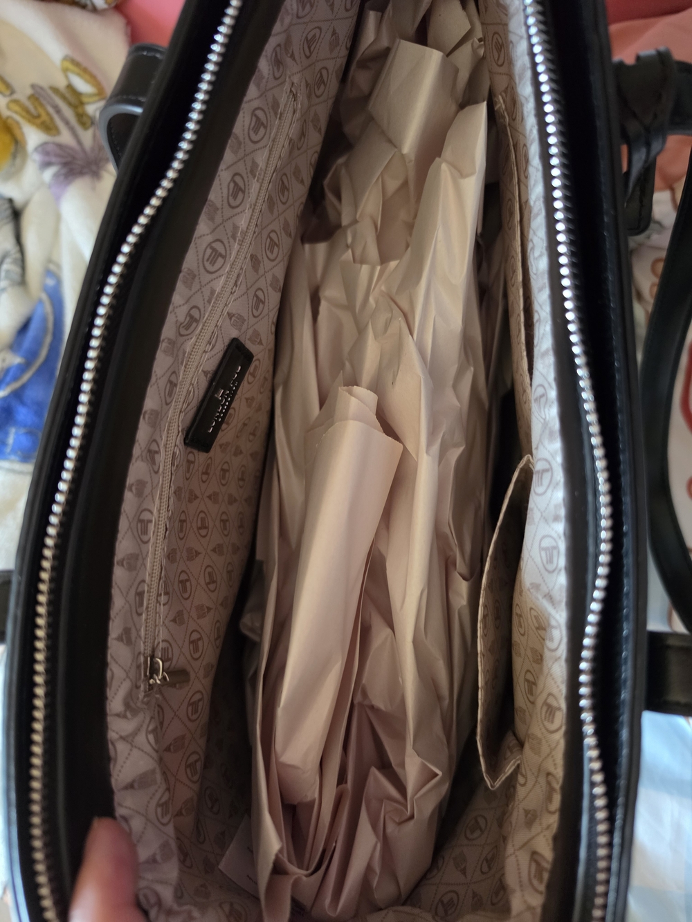 London Fog Black Leather Tote Bag - Picture 2 of 3